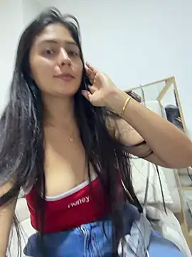 Snapshot of Sophie__Foxxx chatting on 04-22-26, 04:30 Sophie Foxxx online show from 04-22-26, 04:30