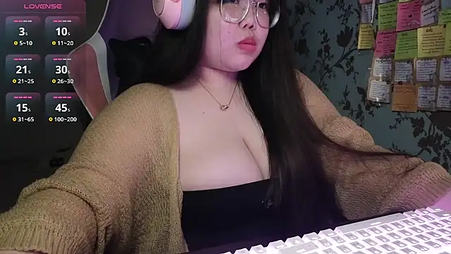 Snapshot of ANNELIESE_ chatting on 12-04-24, 08:18 ANNELIESE online show from 12-04-24, 08:18