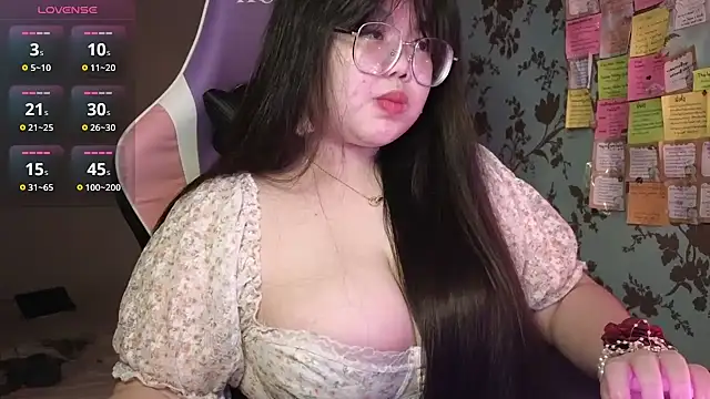 Snapshot of ANNELIESE_ chatting on 12-06-24, 07:34 ANNELIESE online show from 12-06-24, 07:34