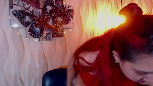 Snapshot of IsabelaLatina chatting on 09-08-25, 02:27 IsabelaLatina online show from 09-08-25, 02:27