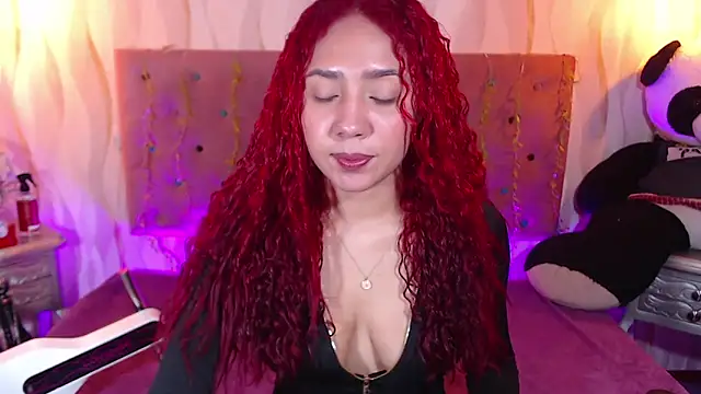 Snapshot of IsabelaLatina chatting on 09-26-25, 11:53 IsabelaLatina online show from 09-26-25, 11:53