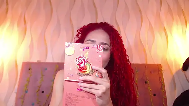 Snapshot of IsabelaLatina chatting on 09-27-25, 01:27 IsabelaLatina online show from 09-27-25, 01:27