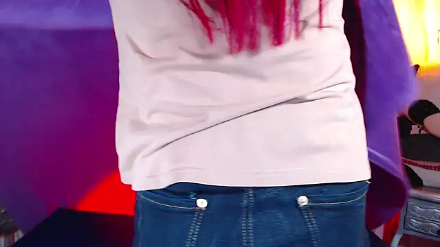 Snapshot of IsabelaLatina chatting on 10-23-25, 06:17 IsabelaLatina online show from 10-23-25, 06:17