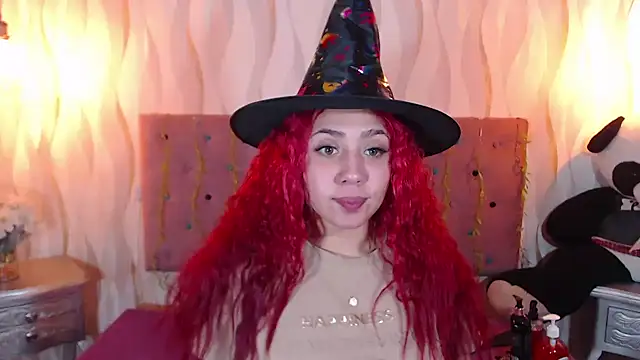 Snapshot of IsabelaLatina chatting on 10-31-25, 02:23 IsabelaLatina online show from 10-31-25, 02:23