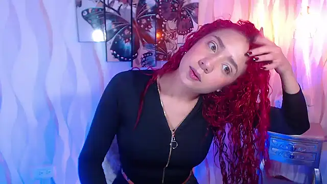 Snapshot of IsabelaLatina chatting on 11-26-25, 02:51 IsabelaLatina online show from 11-26-25, 02:51