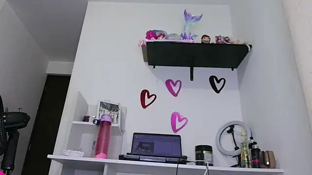 Snapshot of ari_sexy1 chatting on 12-19-25, 01:12 ari sexy1 online show from 12-19-25, 01:12