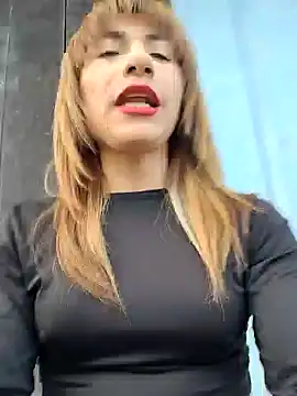 Snapshot of Evehampy chatting on 12-18-24, 10:02 Evehampy online show from 12-18-24, 10:02