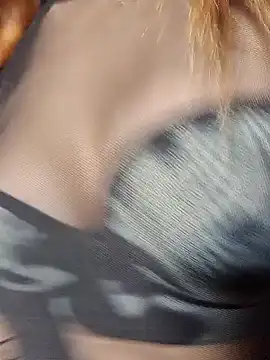 Snapshot of Evehampy chatting on 12-22-24, 06:15 Evehampy online show from 12-22-24, 06:15