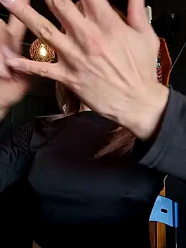 Snapshot of Evehampy chatting on 01-19-25, 07:37 Evehampy online show from 01-19-25, 07:37