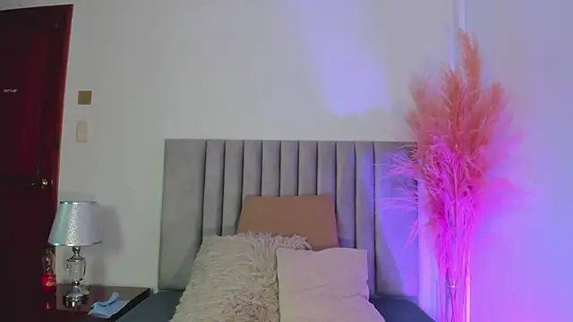 NoraDasilva online show from 12-28-24, 12:26