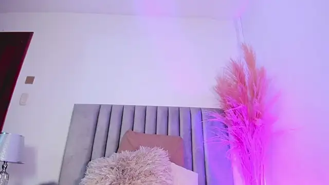 NoraDasilva online show from 12-28-24, 06:28