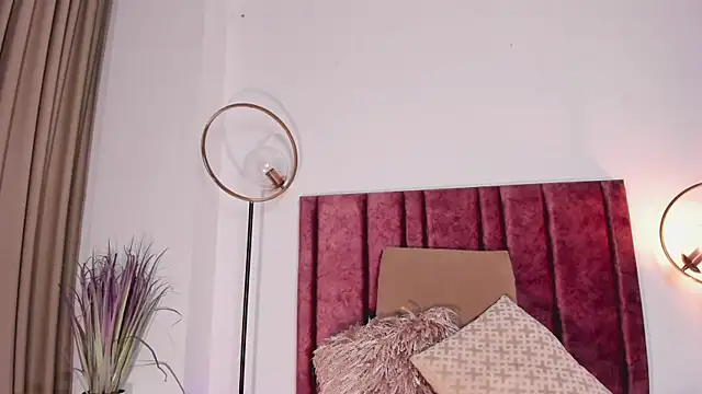 NoraDasilva online show from 01-08-25, 12:38