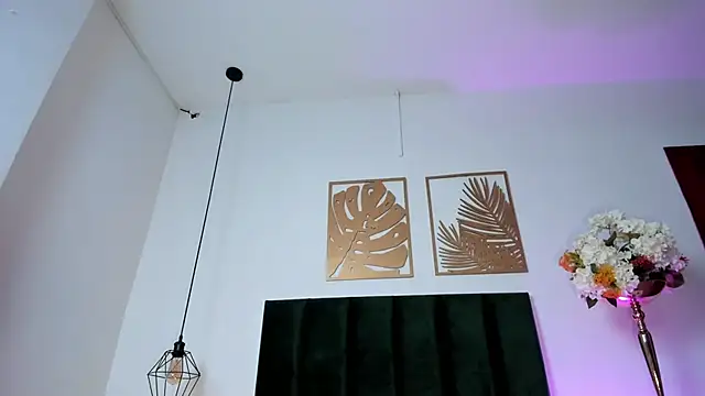 NoraDasilva online show from 02-11-25, 03:50