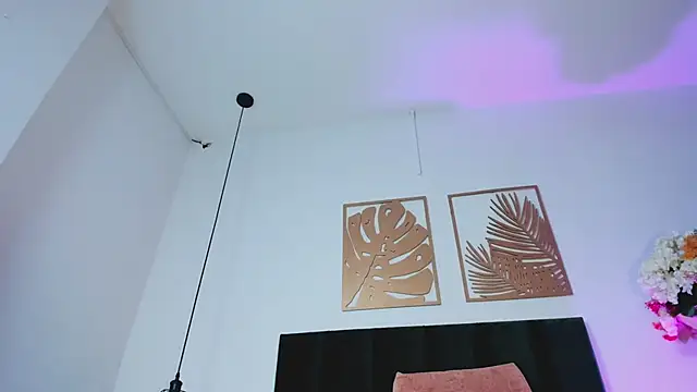 NoraDasilva online show from 02-25-25, 06:25