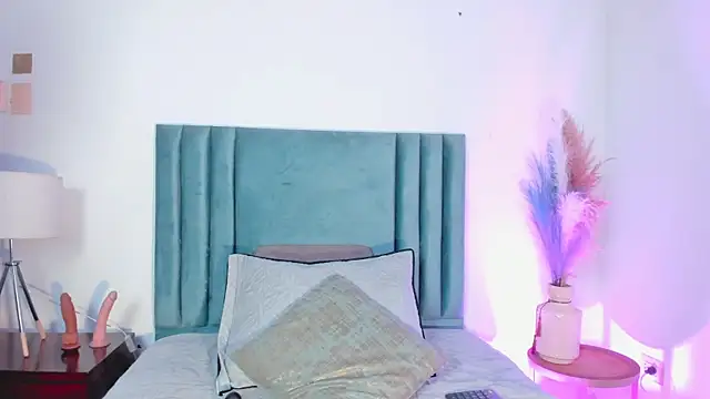 NoraDasilva online show from 02-28-25, 12:43