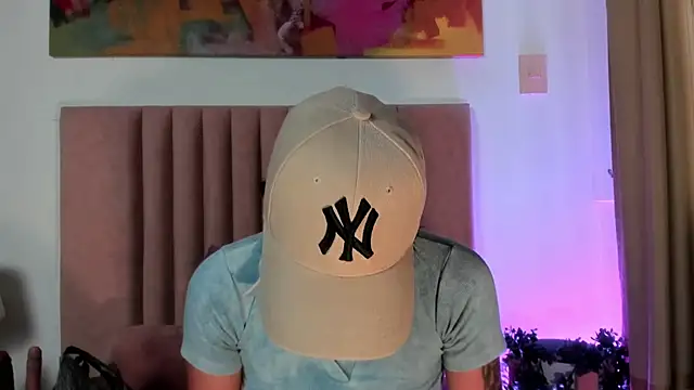 NoraDasilva online show from 03-04-25, 09:11