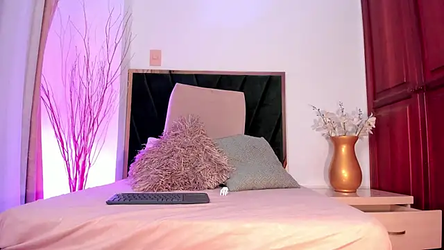 NoraDasilva online show from 03-21-25, 12:40