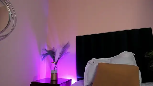 NoraDasilva online show from 12-20-25, 12:40