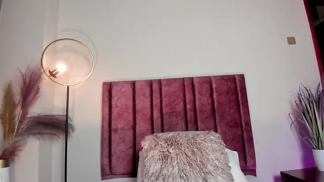 NoraDasilva online show from 02-25-26, 07:01