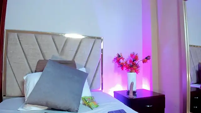 NoraDasilva online show from 04-15-26, 12:39