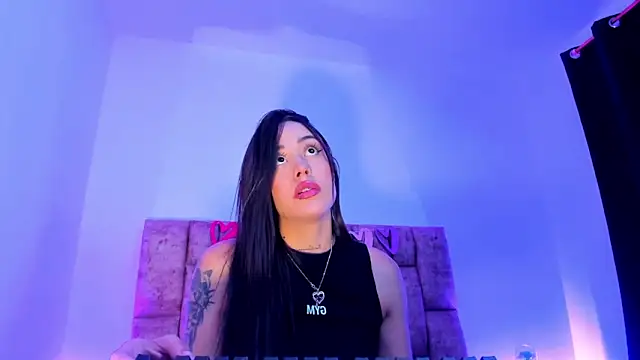 NoraDasilva online show from 06-12-26, 03:16