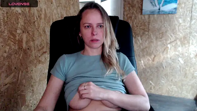 Snapshot of las_sweet chatting on 06-21-26, 12:30 las sweet online show from 06-21-26, 12:30