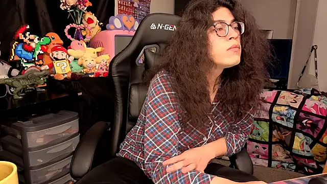 Snapshot of ShinyCherub chatting on 10-28-25, 11:14 ShinyCherub online show from 10-28-25, 11:14