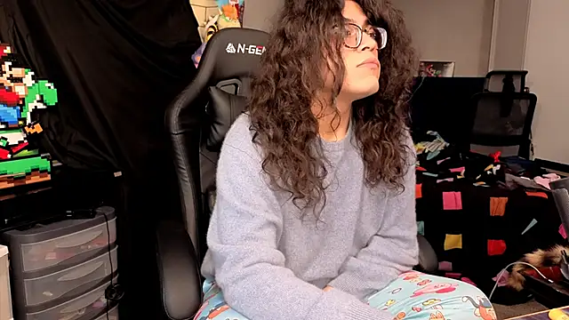 Snapshot of ShinyCherub chatting on 11-13-25, 02:32 ShinyCherub online show from 11-13-25, 02:32