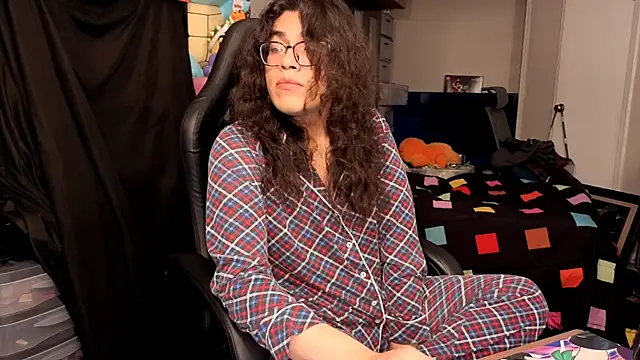 Snapshot of ShinyCherub chatting on 11-21-25, 12:43 ShinyCherub online show from 11-21-25, 12:43