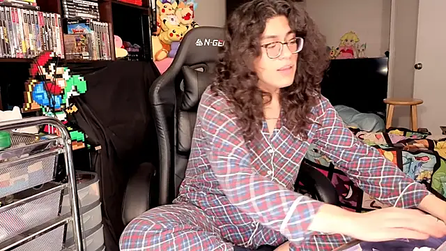 Snapshot of ShinyCherub chatting on 04-11-26, 03:16 ShinyCherub online show from 04-11-26, 03:16