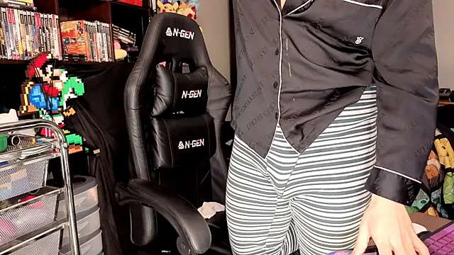 Snapshot of ShinyCherub chatting on 04-15-26, 07:58 ShinyCherub online show from 04-15-26, 07:58