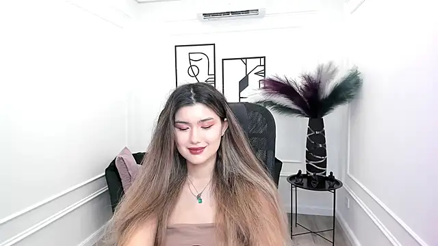 AnneTLi online show from 09-10-25, 03:17