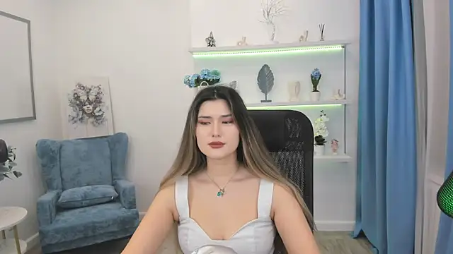 AnneTLi online show from 09-19-25, 03:19