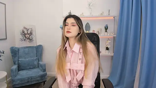 AnneTLi online show from 10-15-25, 03:17