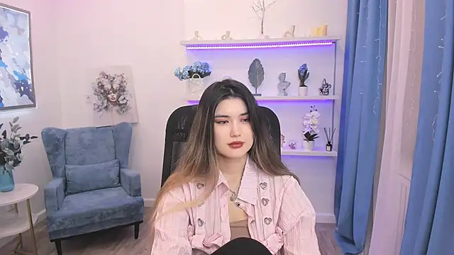 AnneTLi online show from 01-13-26, 03:34