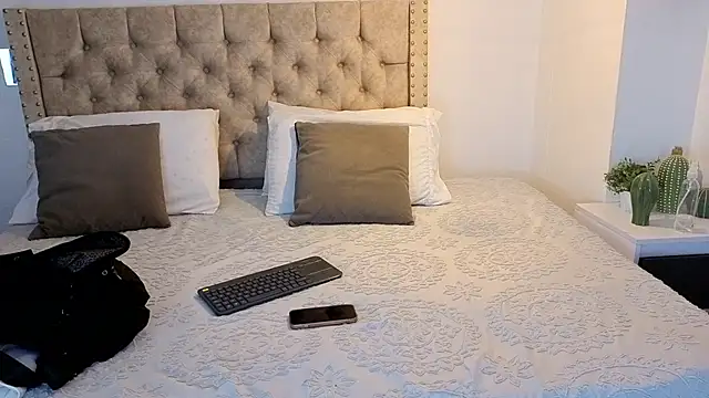 KeryHillson online show from 01-17-26, 01:16