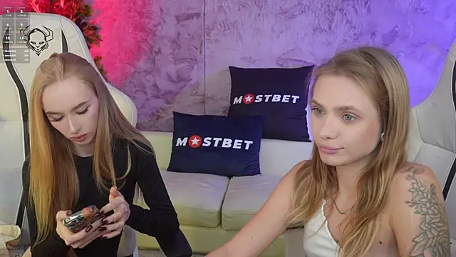 Snapshot of Angy_Netal chatting on 12-16-24, 11:28 Angy Netal online show from 12-16-24, 11:28