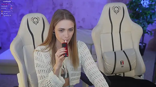 Snapshot of Angy_Netal chatting on 03-20-25, 07:46 Angy Netal online show from 03-20-25, 07:46