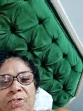 Snapshot of Delicy1 chatting on 10-19-25, 11:00 Delicy1 online show from 10-19-25, 11:00