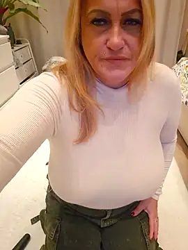 Isabellaa04 online show from 11-28-25, 06:43