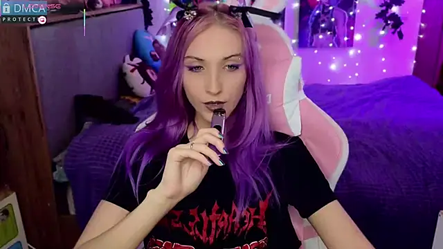 Snapshot of Violet_Noir chatting on 01-22-25, 07:35 Violet Noir online show from 01-22-25, 07:35