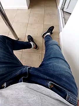 Snapshot of Adriandan1982 chatting on 09-27-25, 09:25 Adriandan1982 online show from 09-27-25, 09:25