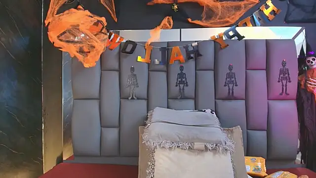  MiaBrown  online show from 10-22-25, 12:05