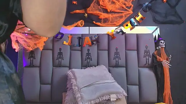  MiaBrown  online show from 10-27-25, 12:09