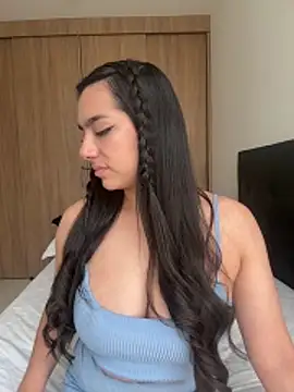 Snapshot of Nicollemays chatting on 04-18-26, 03:27 Nicollemays online show from 04-18-26, 03:27