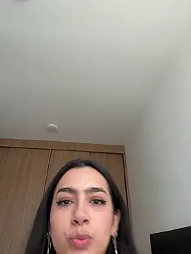 Snapshot of Nicollemays chatting on 05-27-26, 02:14 Nicollemays online show from 05-27-26, 02:14