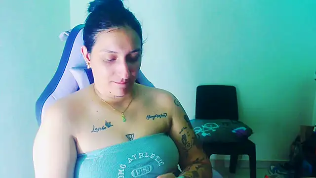 Snapshot of liz_dirty chatting on 07-12-26, 11:07 liz dirty online show from 07-12-26, 11:07