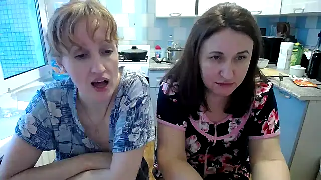 DonnaMagdalena online show from 01-10-25, 01:09