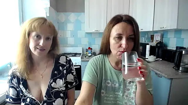 DonnaMagdalena online show from 09-10-25, 07:52