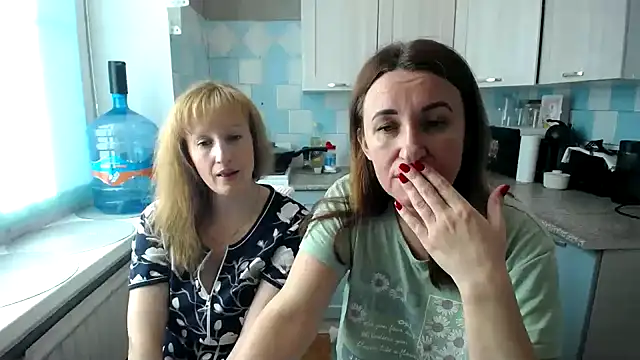 DonnaMagdalena online show from 09-30-25, 07:13